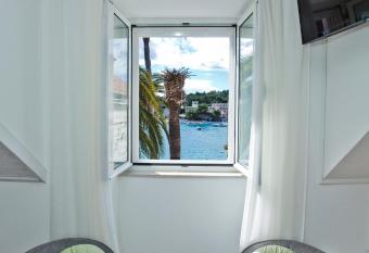 *Heart of the port room* allows 18 year olds to book a room