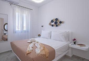 Perissa Secret has Balcony rooms