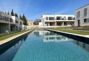 GAUGUIN Cyclistes Ventoux allows 18 year olds to book a room