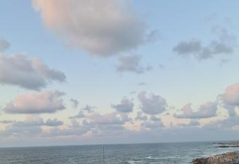 Sea View Heart Apartment (families only) has rooms with a private hot tub