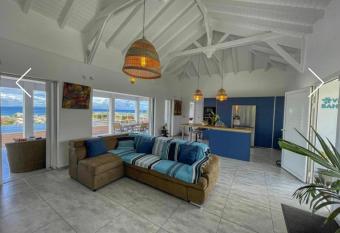 Villa BAHIA allows 18 year olds to book a room