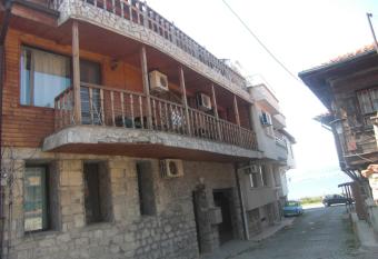 Guest House Antoaneta has Balcony rooms
