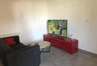 F2 50 m2 avec place de parking en ss privative et Clim chambre has Balcony rooms