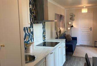 Containers am  nag  s has rooms with a private hot tub