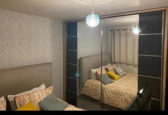 Dengenzy House has Balcony rooms