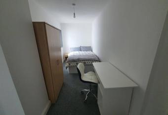 Private Double Room B Burnley allows 18 year olds to book a room