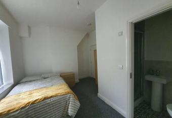 Double Room En-suiteC Burnley City Centre has Balcony rooms