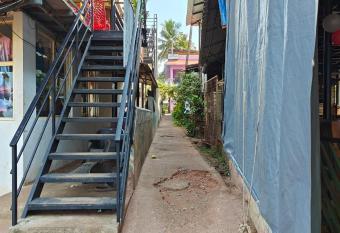 The Happy Land has Smoking/Balcony rooms