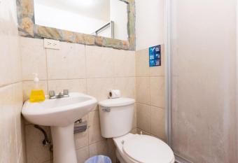 HOSTAL DEL R  O has rooms with a private hot tub