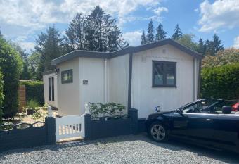 Relax Chalet with lots of privacy and hottub allows 18 year olds to book a room