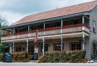 Volcano Union Inn and Pub has Balcony rooms
