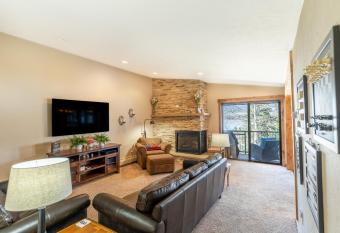 Lake Cliffe 303 Building E By Summit County Mountain Retreats has Balcony rooms