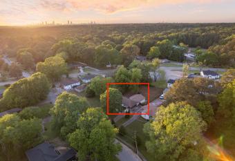 $10 Uber Downtown - HOT TUB has Balcony rooms