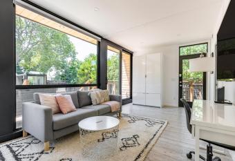 Modern 2BR Home in Menlo Park allows 18 year olds to book a room