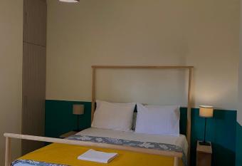 Helen s cozy studio (close to the airport) has Balcony rooms