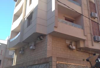 Villa avec piscine int  rieure chauff  e has rooms with a private hot tub