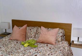 Costa del Silencio Sunshine apartment beach by La Ballena allows 18 year olds to book a room