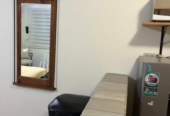 Departamento 3 cuadras malecon allows 18 year olds to book a room