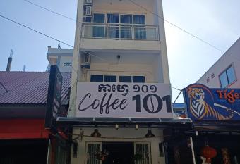 Coffee 101 has Balcony rooms