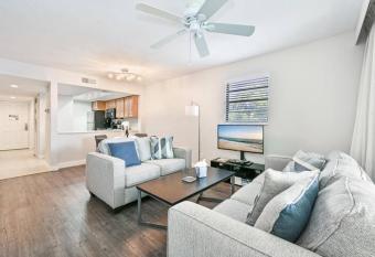 Renovated Beautiful Condo In Tropical Paradise allows 18 year olds to book a room