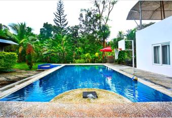 Subic Rain Forest/Beach House Sleeps 13 has Balcony rooms
