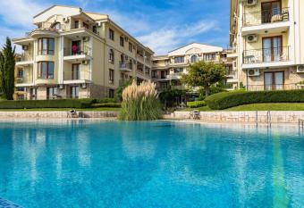 Royal Bay - Private apartment - BSR - 1 allows 18 year olds to book a room