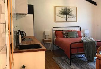 Hopkins Homestead Farm Stay Studio has Balcony rooms