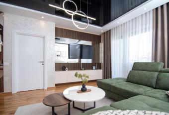 Hemingway LUX has Balcony rooms