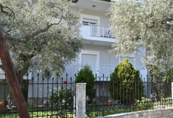 Papachristos Villa has Balcony rooms