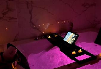 Love Room 80m2 BDSM 50 nuances de Grey - SAUNA - Parking gratuit allows 18 year olds to book a room