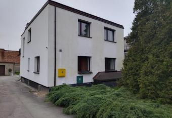 Pokoje Go  cinne Wr  czycka 93 allows 18 year olds to book a room