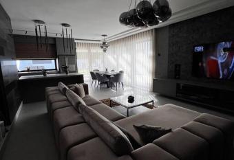 Villa Glam has Balcony rooms