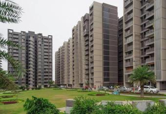 3 BHK DB Apollo Nipania Luxury has Balcony rooms
