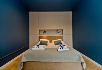 BlueApart Apartamenty Portowa has Balcony rooms