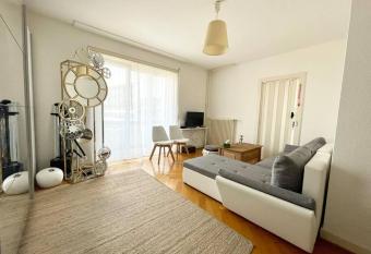 Studio proche du jet d   eau et de Gen  ve plage allows 18 year olds to book a room