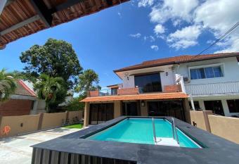 Luxe Bean Bag Cinema Retreat - Private Pool with PS5, KTV, BBQ Patio - 5 mins to Tanjung Bungah Beach ! has Balcony rooms