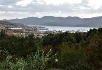 Casa vacanze il Pastore Tedesco has rooms with a private hot tub