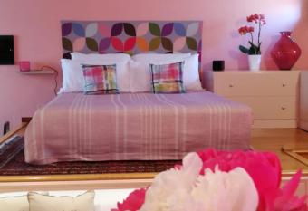 FeApp allows 18 year olds to book a room