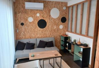 Location Studio ind  pendant avec terrasse ,les vignes d   lian has Balcony rooms