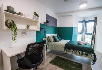 City Zen Coventry comfort studio 2 allows 18 year olds to book a room