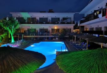 Marina Boutique Hotel allows 18 year olds to book a room