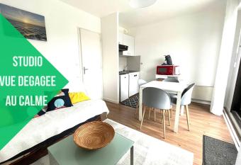 Studio cosy au calme    5 min de la plage allows 18 year olds to book a room