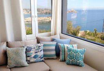 Chatzidakis Apartment/Inspiration harmony allows 18 year olds to book a room