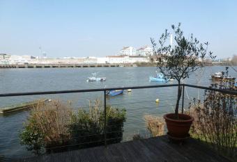 Charmante maison de p  cheur vue sur Loire has Balcony rooms