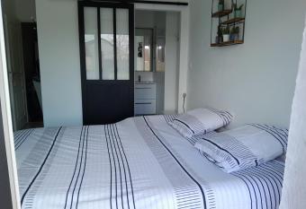 Chez Maryline allows 18 year olds to book a room