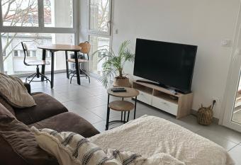 Modern Home large terrasse has Balcony rooms