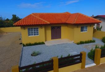 Aruba Roncado Cheerful 3 bedroom home in Paradera has Balcony rooms