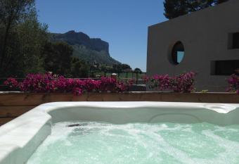 BY Cassis chambre priv  e dans maison familiale has Balcony rooms
