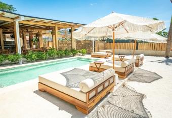 ElMoro Tamarindo allows 18 year olds to book a room