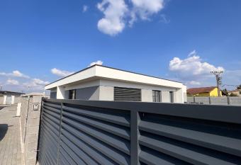 Klimatizovan   Apartm  nov   dom, s v  rivkou, 1B has rooms with a private hot tub